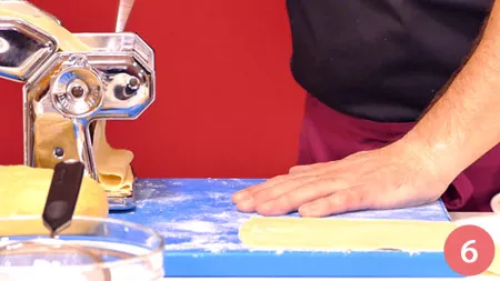 scorso il tempo necessario, tiriamo la sfoglia (a mano o a macchina)