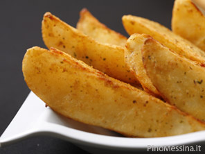 Preparazione Patate Al Forno Togliete Lo Spicchio Daglio A Met