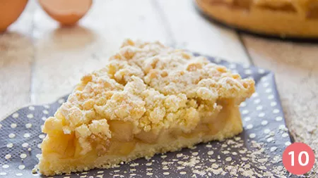 A cottura ultimata, decoriamo con lo zucchero a velo