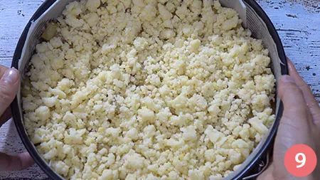 Aggiungiamo sopra la pasta lasciata da parte e mettiamo in forno già caldo a 170° per 40 minuti