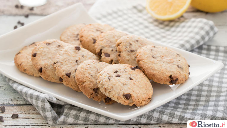 Biscotti integrali con gocce di cioccolato