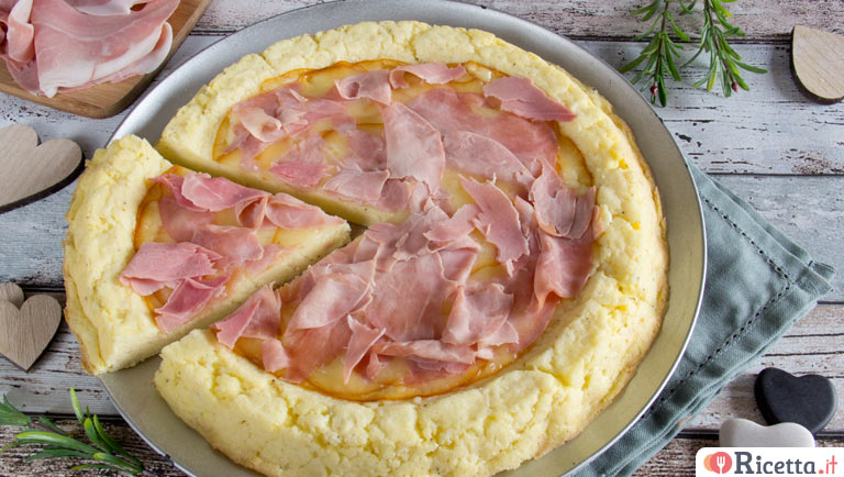Crostata di patate con prosciutto e scamorza
