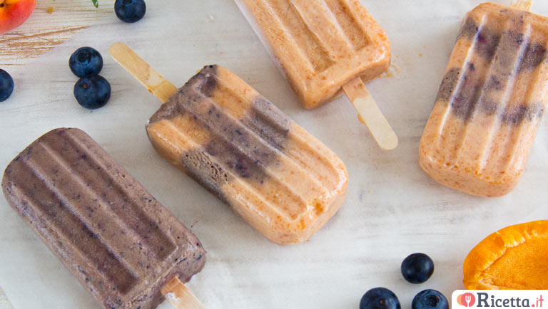 Ghiaccioli alla frutta e yogurt