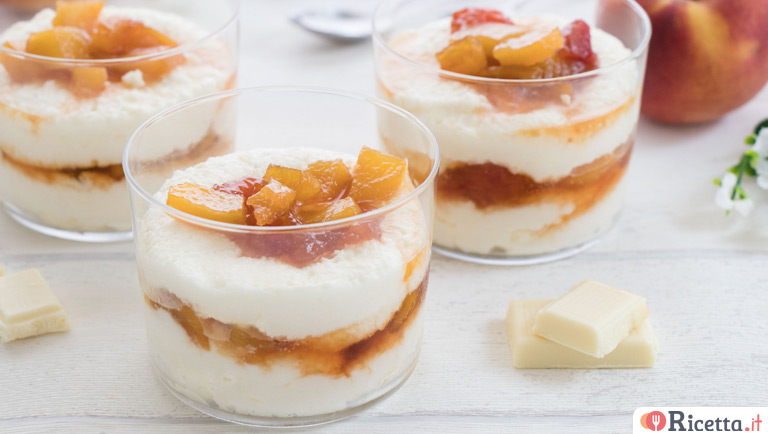 Mousse al cioccolato bianco e pesche