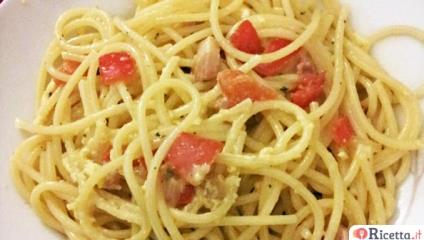 Spaghetti alla carbonara con peperoni rossi